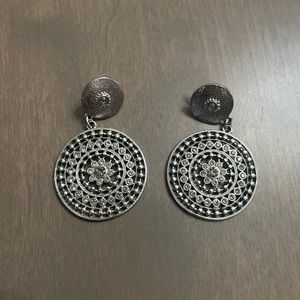 Light weight pierced Earrings